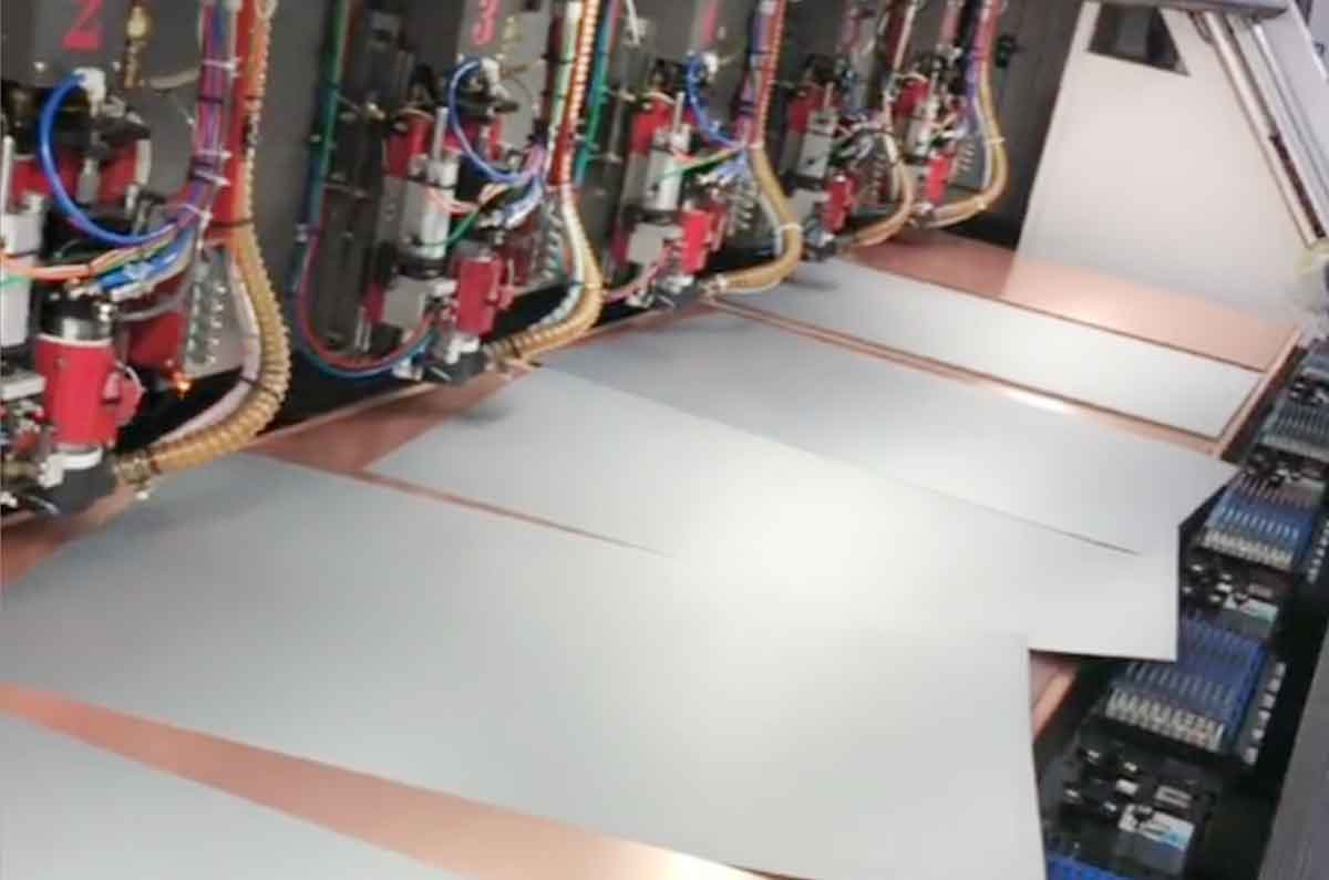 PCB制造中的鉆孔工序：精確與品質(zhì)的基石，PCB板貼膜技術(shù)  第1張