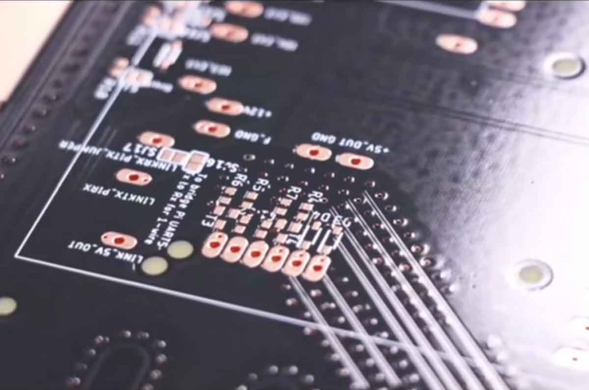 PCB板制造完成后的守護(hù)者是誰(shuí)？PCB板貼膜機(jī)選購(gòu)指南  第1張