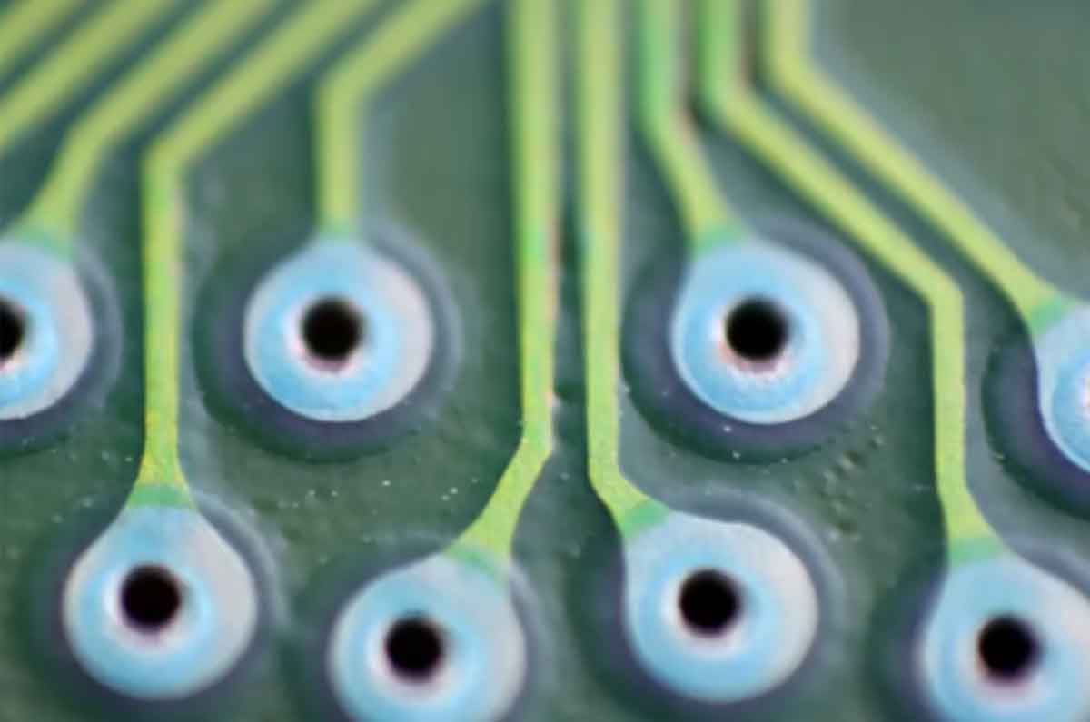 藍(lán)膠PCB：革新電子行業(yè)的革命性涂層技術(shù)  第1張