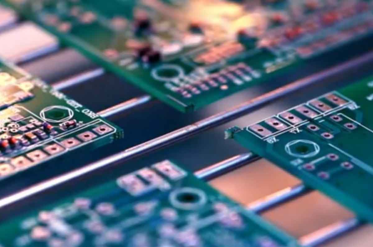 全自動和半自動兩種PCB貼膜設備有哪些區(qū)別？  第1張